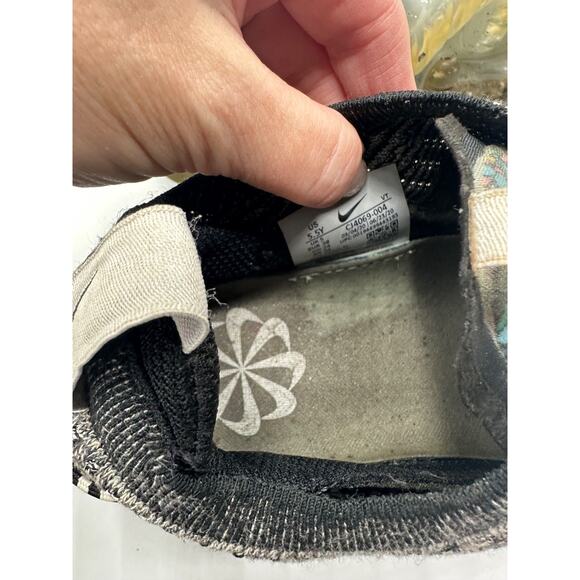 Nike VaporMax 2020 Flyknit Women's 7 Oreo Gray Black Running Shoes Sneakers - Picture 6 of 7